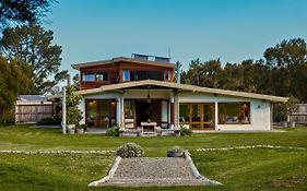 Kanuka Terrace - Luxury Strawbale House